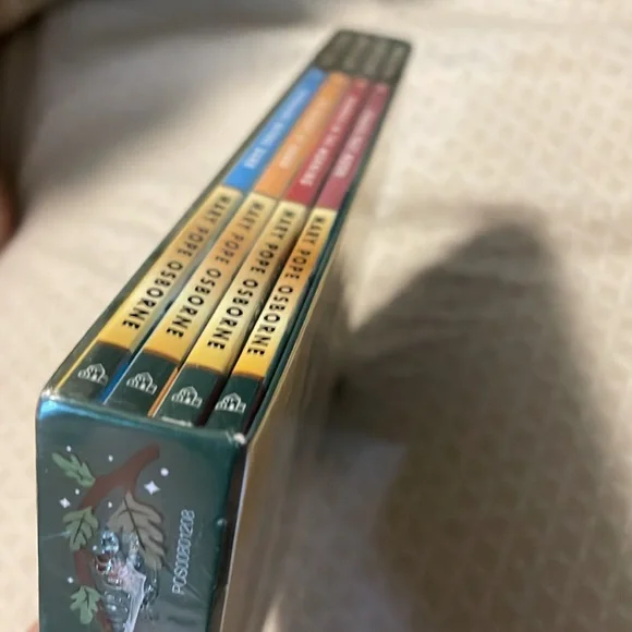 Magic TreeHouse books 1-4 new - Picture 2 of 4